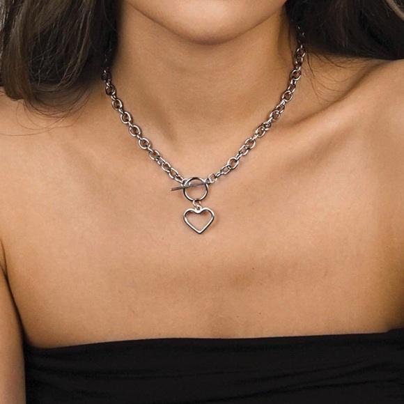 Jewelry - Silver Heart Pendant Choker Necklace